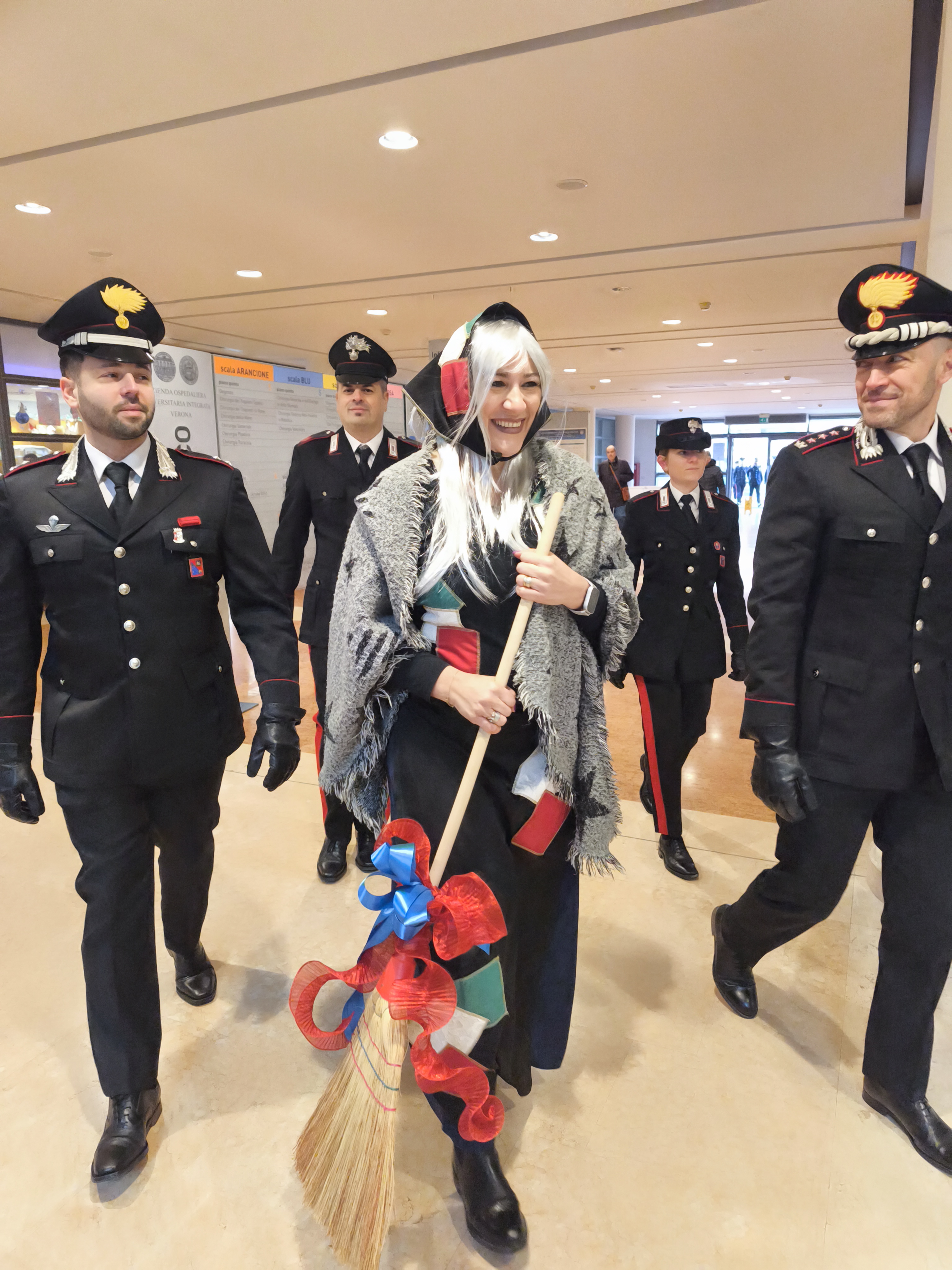 Befana e Carabinieri Polo.jpg